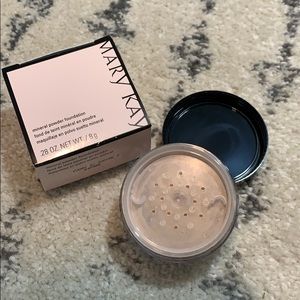 Mary Kay Makeup - Mary Kay Mineral Powder Foundation Mary Kay Makeup - Mary Kay Mineral Powder Foundation